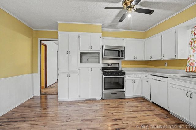 704 N Sioux Avenue, Claremore, OK 74017