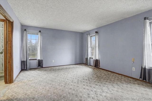 704 N Sioux Avenue, Claremore, OK 74017