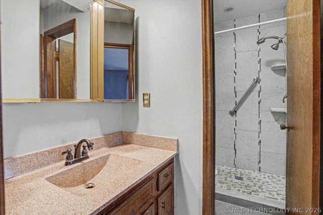 704 N Sioux Avenue, Claremore, OK 74017