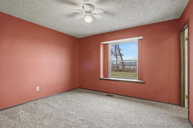 704 N Sioux Avenue, Claremore, OK 74017