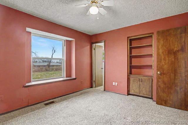 704 N Sioux Avenue, Claremore, OK 74017