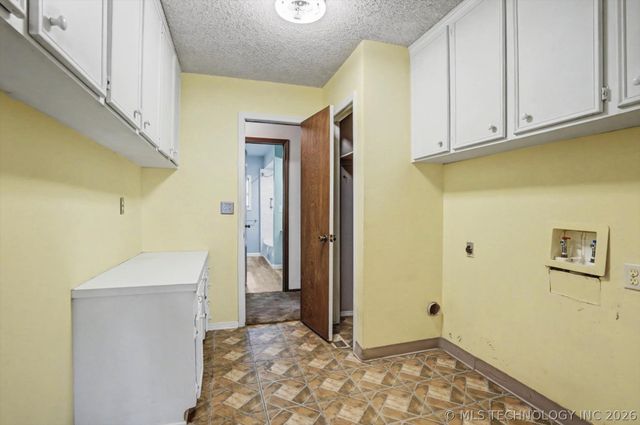 704 N Sioux Avenue, Claremore, OK 74017