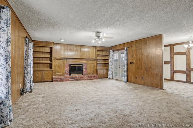 704 N Sioux Avenue, Claremore, OK 74017