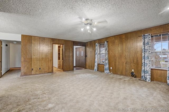 704 N Sioux Avenue, Claremore, OK 74017