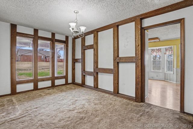 704 N Sioux Avenue, Claremore, OK 74017