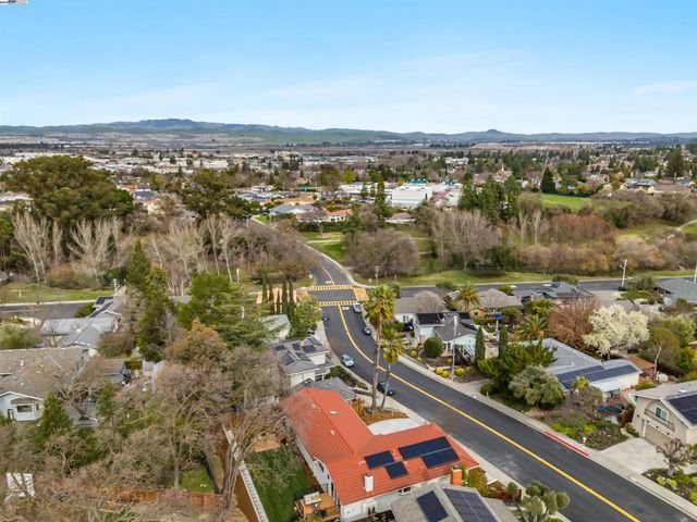 4253 Mirador Dr, Pleasanton, CA 94566
