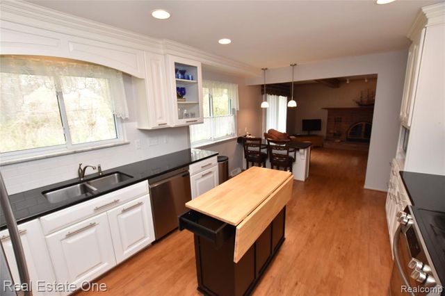 3275 Golfhill Drive, Waterford, MI 48329