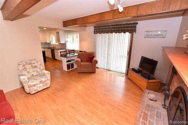 3275 Golfhill Drive, Waterford, MI 48329