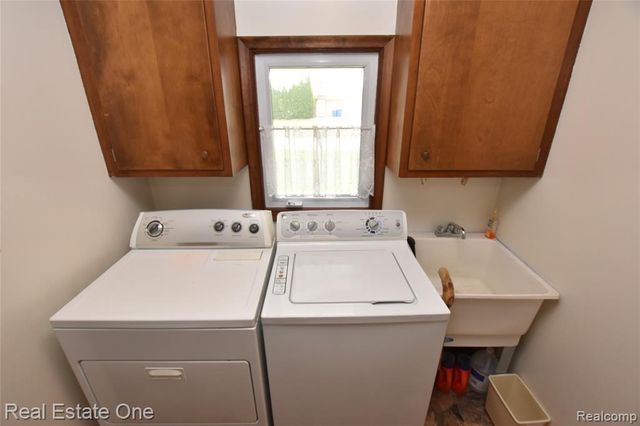3275 Golfhill Drive, Waterford, MI 48329