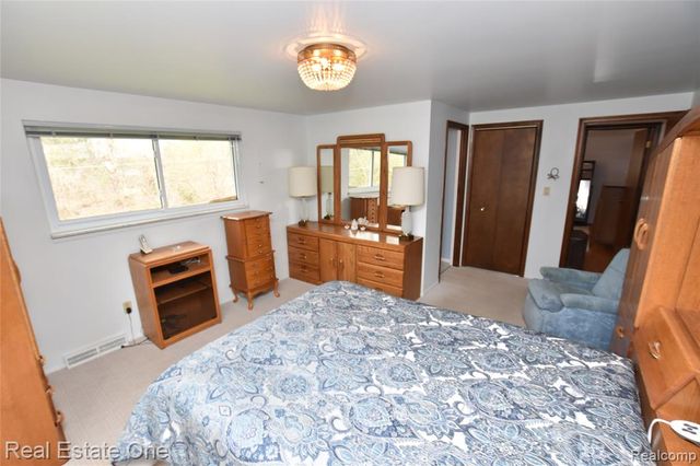 3275 Golfhill Drive, Waterford, MI 48329