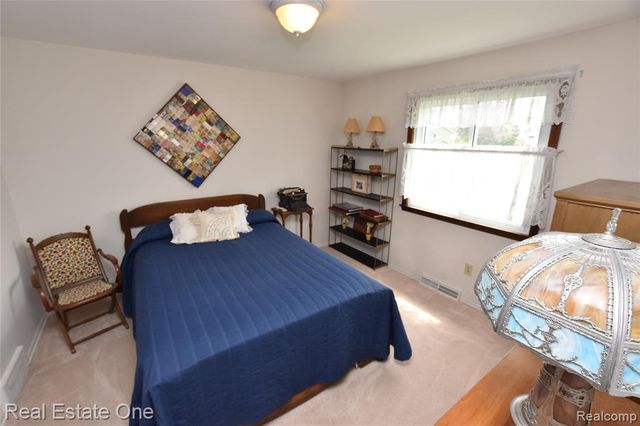 3275 Golfhill Drive, Waterford, MI 48329