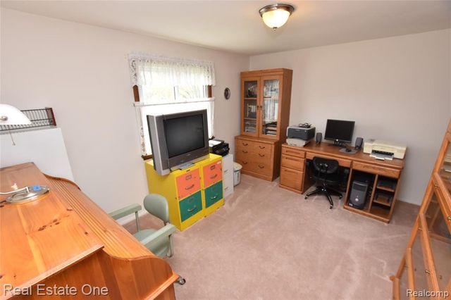 3275 Golfhill Drive, Waterford, MI 48329