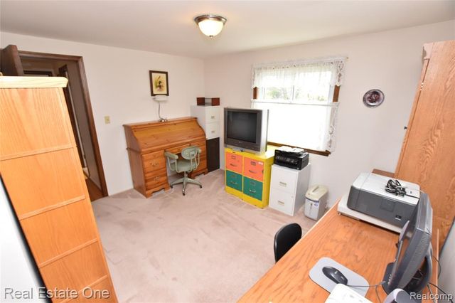3275 Golfhill Drive, Waterford, MI 48329