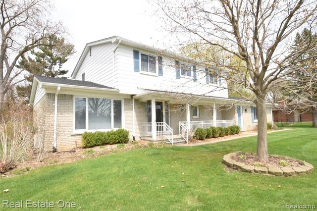 3275 Golfhill Drive, Waterford, MI 48329