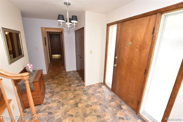 3275 Golfhill Drive, Waterford, MI 48329