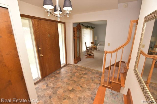 3275 Golfhill Drive, Waterford, MI 48329