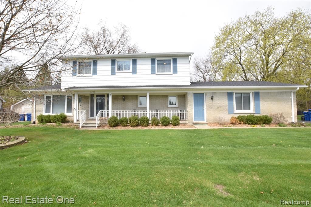 3275 Golfhill Drive, Waterford, MI 48329