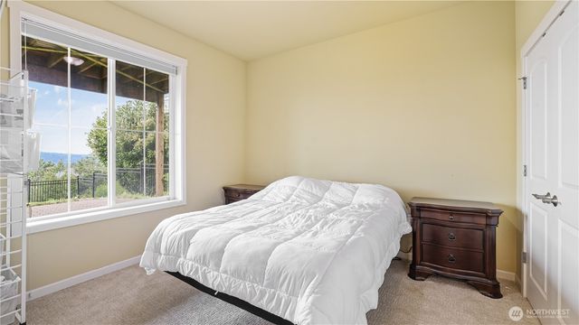 1511 25th Avenue NE, Issaquah, WA 98029