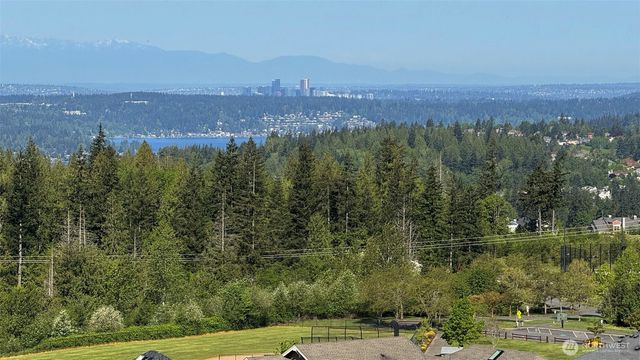 1511 25th Avenue NE, Issaquah, WA 98029