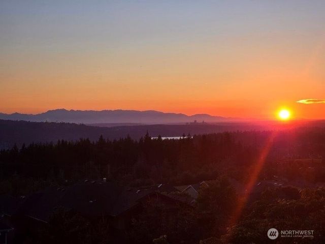 1511 25th Avenue NE, Issaquah, WA 98029