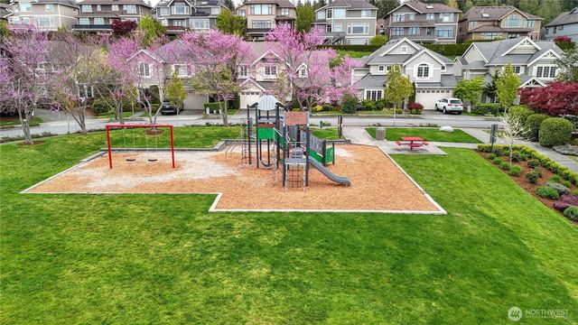 1511 25th Avenue NE, Issaquah, WA 98029