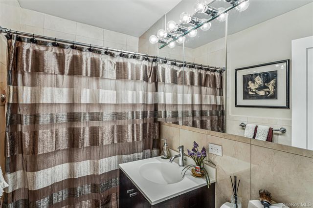 18-15 215 Street 14 G, Bayside, NY 11360