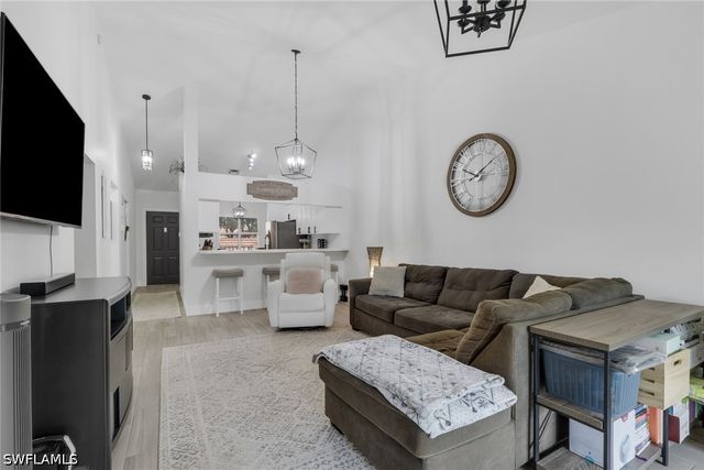241 Robin Hood CIR 202, Naples, FL 34104