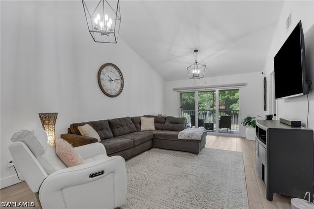 241 Robin Hood CIR 202, Naples, FL 34104