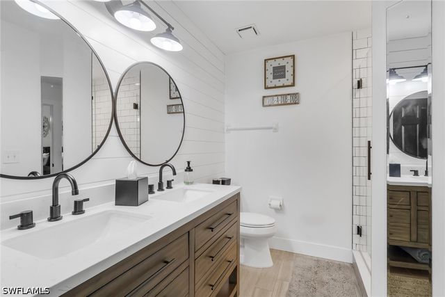 241 Robin Hood CIR 202, Naples, FL 34104