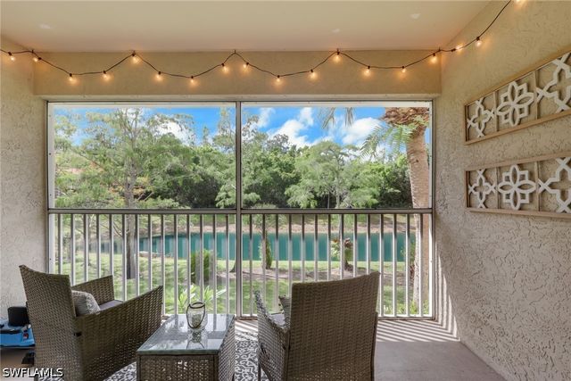 241 Robin Hood CIR 202, Naples, FL 34104