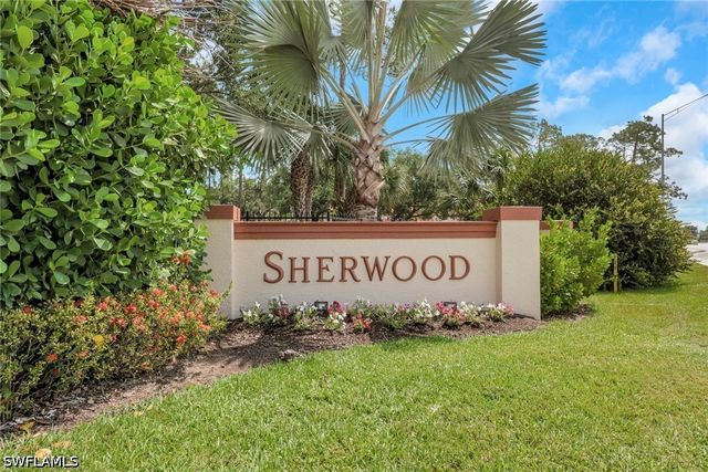 241 Robin Hood CIR 202, Naples, FL 34104
