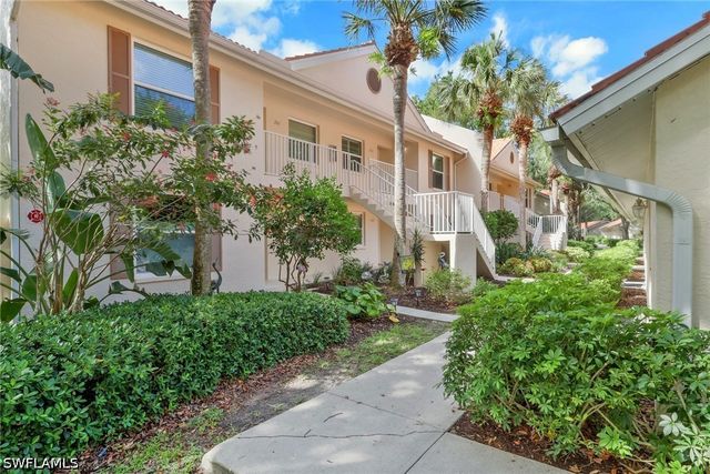 241 Robin Hood CIR 202, Naples, FL 34104