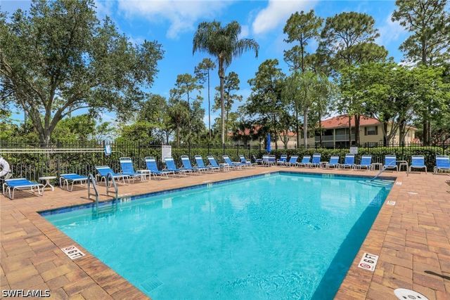 241 Robin Hood CIR 202, Naples, FL 34104