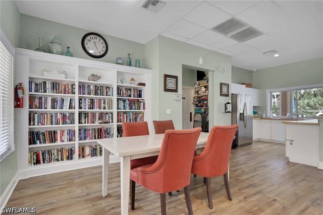 241 Robin Hood CIR 202, Naples, FL 34104