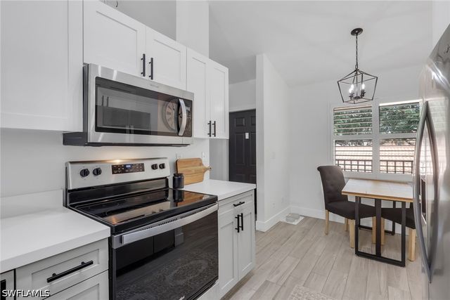 241 Robin Hood CIR 202, Naples, FL 34104