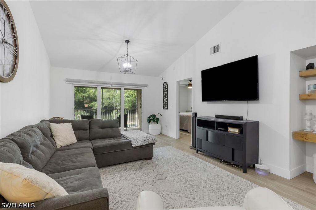 241 Robin Hood CIR 202, Naples, FL 34104