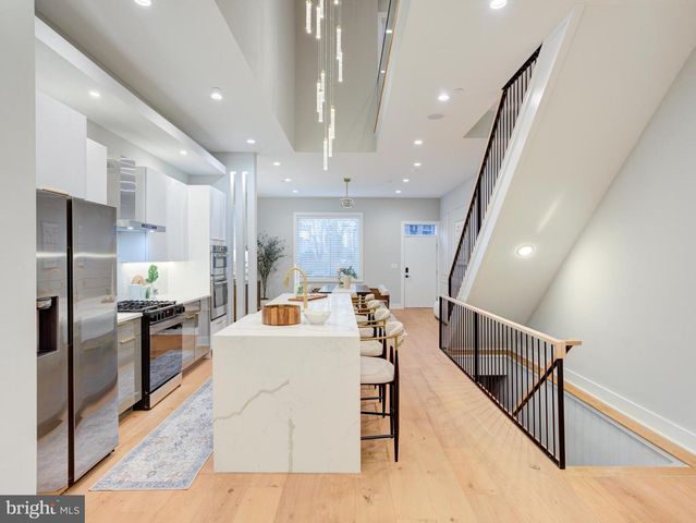 1019 E PALMER ST, Philadelphia, PA 19125