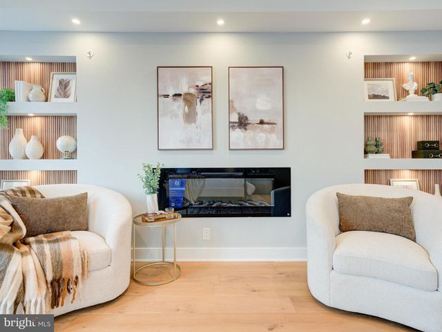 1019 E PALMER ST, Philadelphia, PA 19125