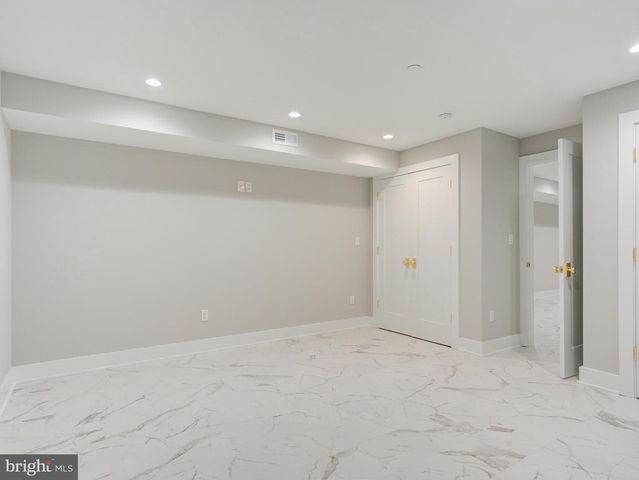 1019 E PALMER ST, Philadelphia, PA 19125