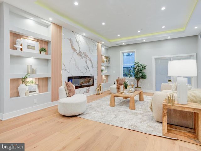 1019 E PALMER ST, Philadelphia, PA 19125