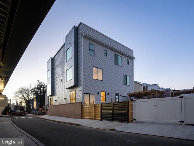 1019 E PALMER ST, Philadelphia, PA 19125