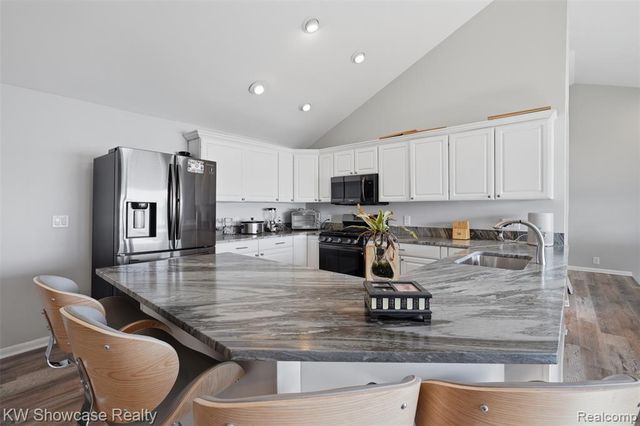 301 S Pontiac Trail, Walled Lake, MI 48390