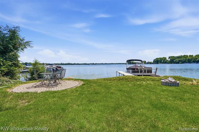301 S Pontiac Trail, Walled Lake, MI 48390