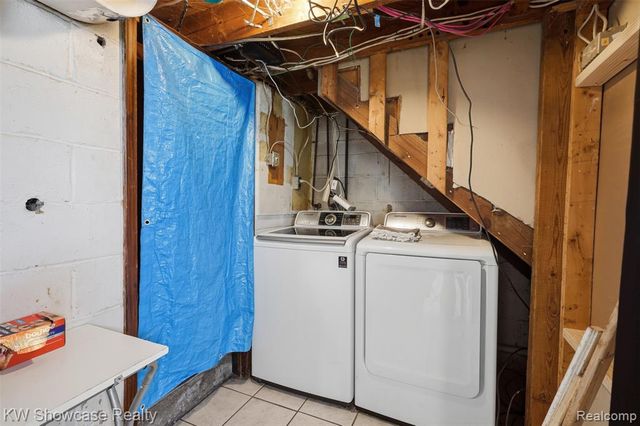 301 S Pontiac Trail, Walled Lake, MI 48390