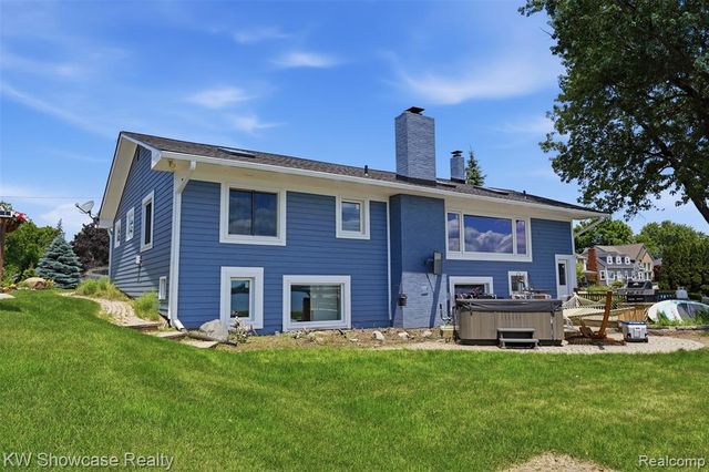301 S Pontiac Trail, Walled Lake, MI 48390