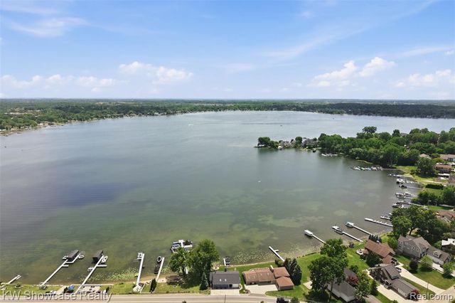 301 S Pontiac Trail, Walled Lake, MI 48390