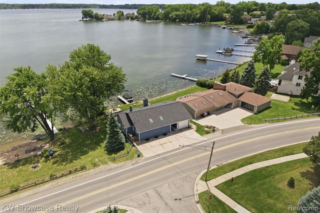 301 S Pontiac Trail, Walled Lake, MI 48390