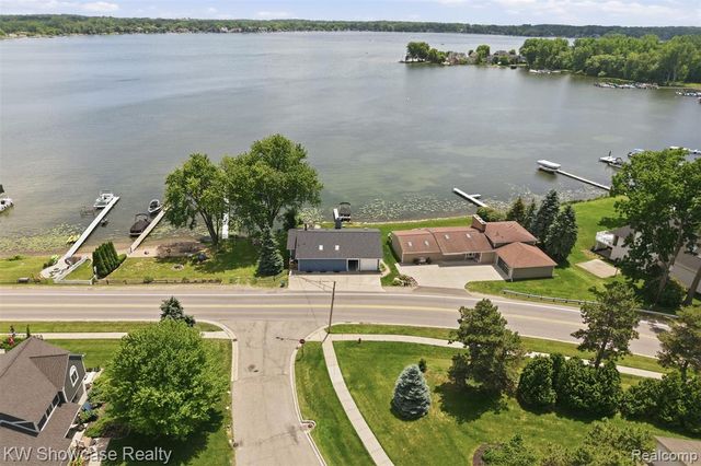 301 S Pontiac Trail, Walled Lake, MI 48390