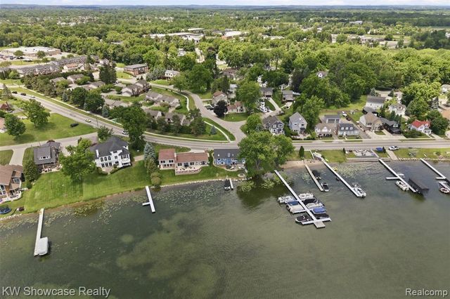301 S Pontiac Trail, Walled Lake, MI 48390