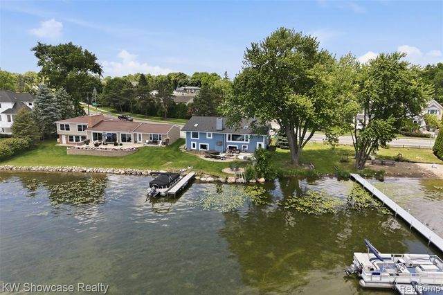 301 S Pontiac Trail, Walled Lake, MI 48390